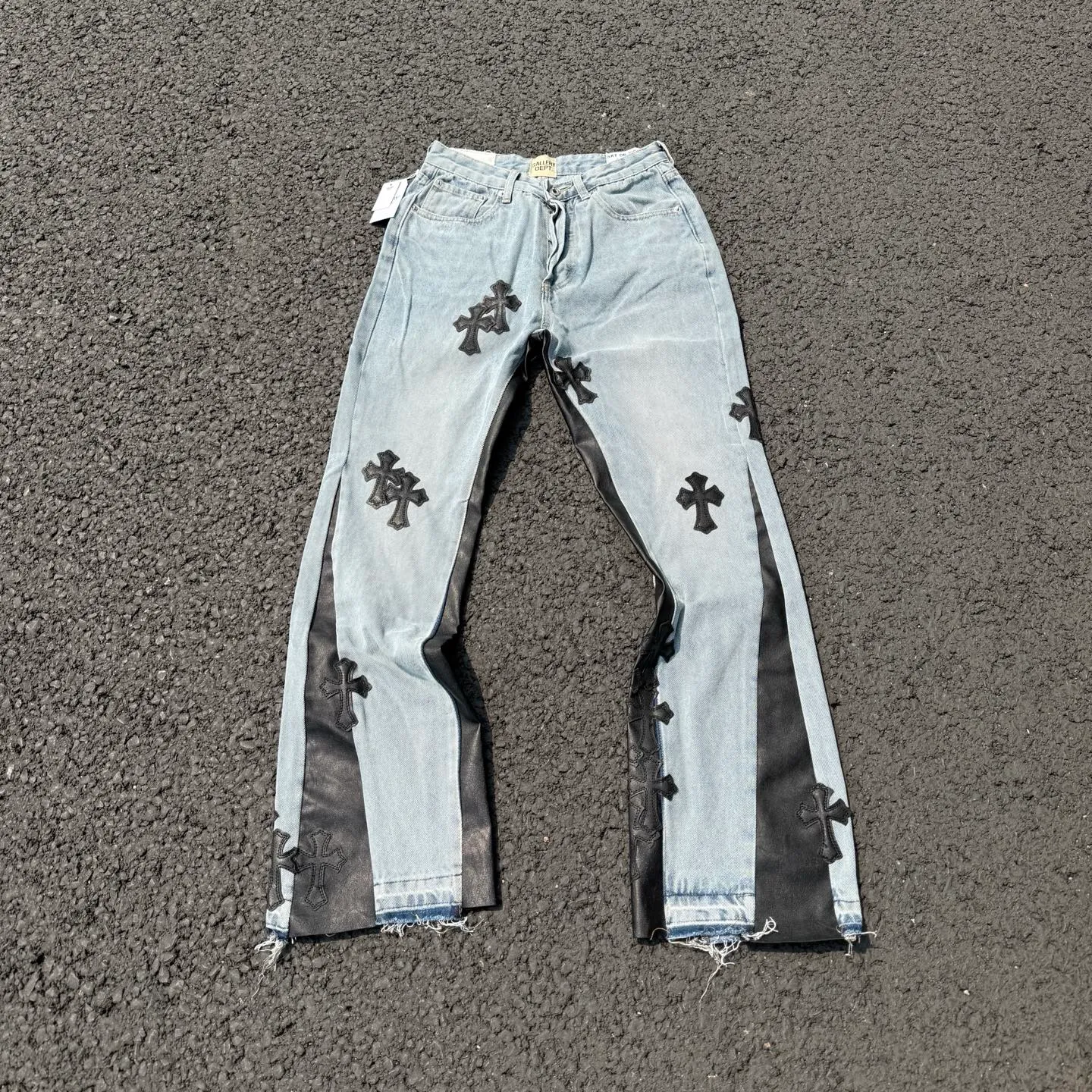 #8148 P290💰 Independent GALLERY DEPT. Vintage multi-leather splicing black leather cross loose washed flared jeans - truly restore the ultimate texture of Vintage - original hardware accessories washed and other elevators, QR code analysis are all purchased from the original factory, high degree of restoration, you are welcome to compare with a certain product ~ - three-dimensional version Loose and comfortable, not picky about the figure, tall and slim, factory Seiko, original factory quality control, same style for men and women, can be matched with couples, versatile recommendation Essential jeans for all seasons - sizes: 28 30 32 34 36